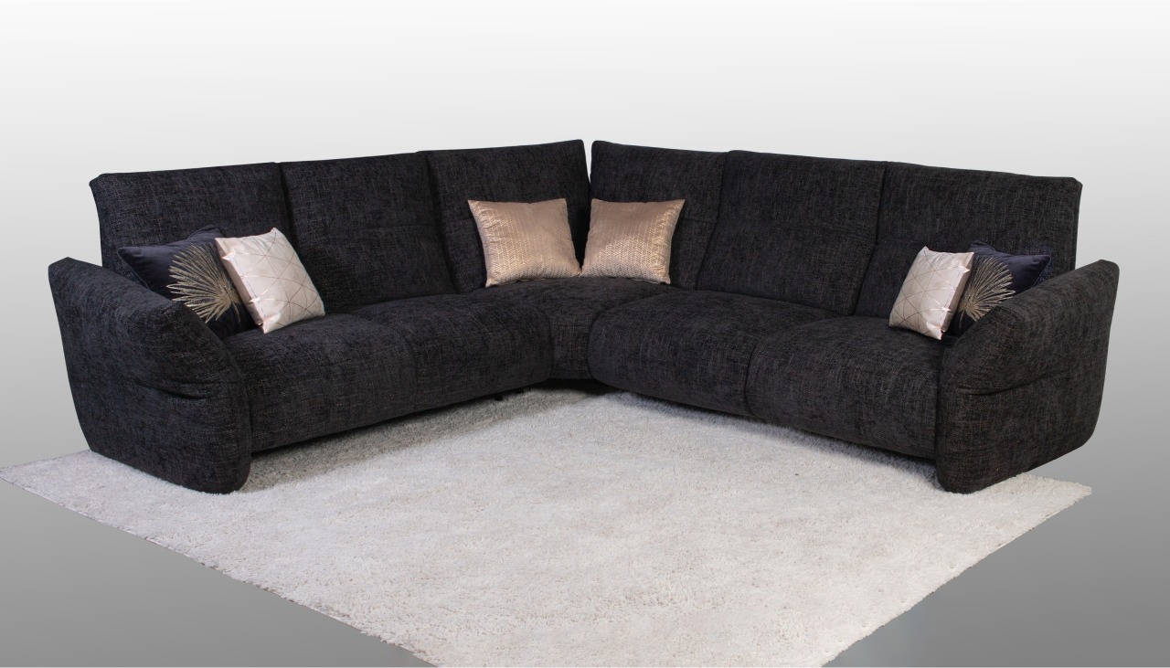 FRANKI-con-chaiselongue-1-4-1 FRANKI-con-chaiselongue-1-4-1